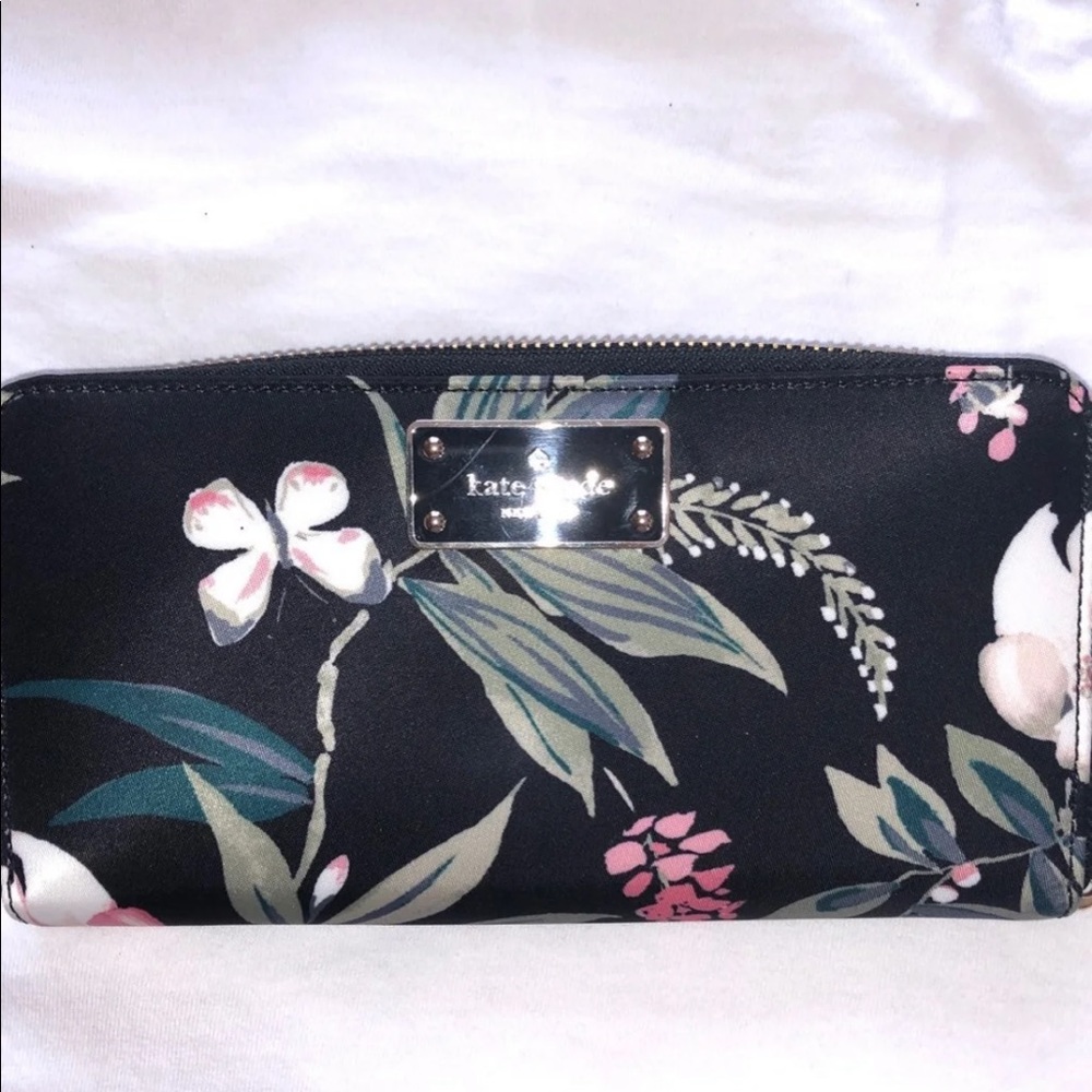 Kate spade floral wallet